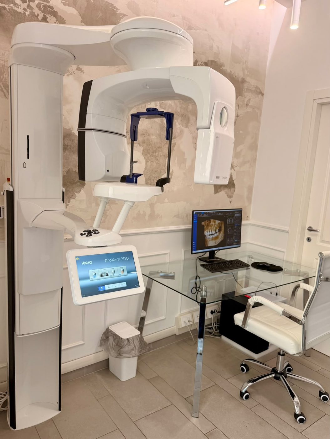 Sala di radiologia digitale dei Centri Odontoiatrici Macrini con tomografo TC Cone Beam 3D KaVo